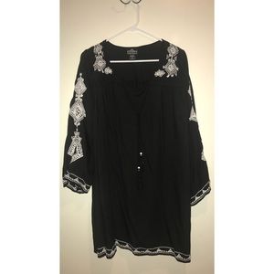 NAME YOUR PRICE!!!! B/W EMBROIDERED SHIFT DRESS
